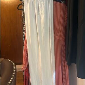 Maradora pants white xl but fits more like a L. Purchased in Santorini.
